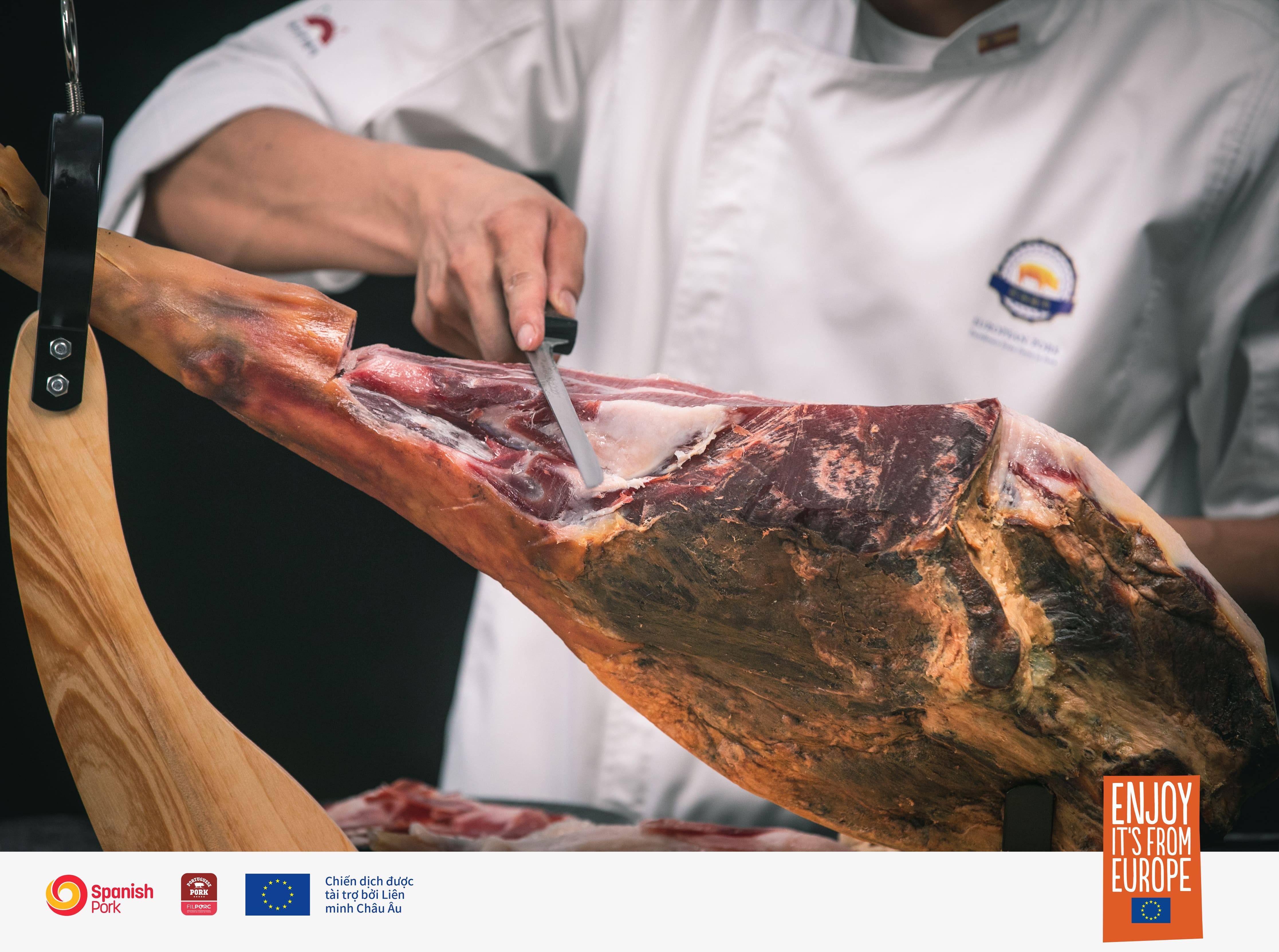 eupork-chef-slicing-serrano-jamon-copy-min-1719582926.jpg
