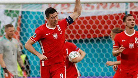 Video Thụy Điển - Ba Lan: Cú đúp Lewandowski, gục ngã phút bù giờ