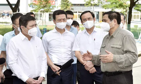 Hình ảnh Thủ tướng Phạm Minh Chính kiểm tra công tác chống dịch Covid-19 tại TP.HCM