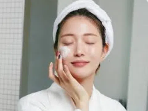 BS da liễu tiết lộ 6 sai lầm kinh điển khi bôi kem chống nắng ai cũng mắc, làm phá hủy collagen và tăng nguy cơ ung thư da