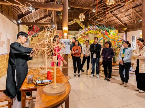 Emerala Resort Ninh Bình tổ chức triển lãm lồng đèn “Cá Chép Hóa Rồng” – hòa mình vào sắc màu truyền thống