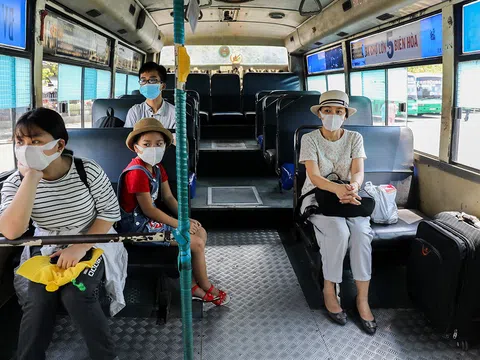 Bài học trên chuyến xe bus: Đừng để ý đến ánh mắt của người khác.